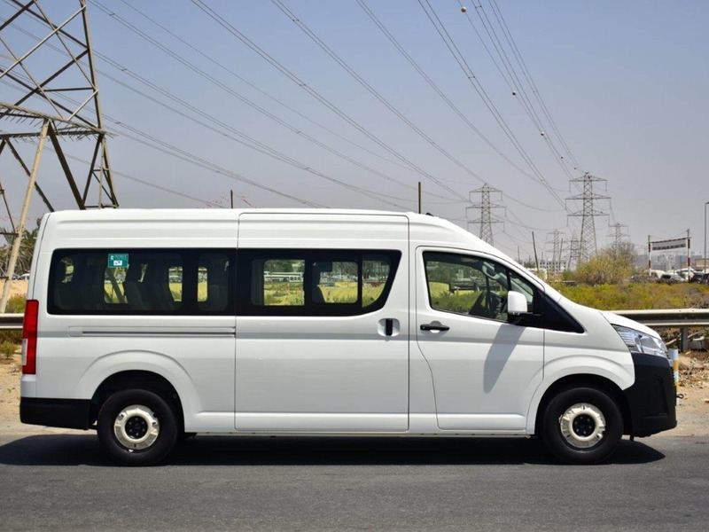 Toyota Hiace for Ziyarat taxi tour up to 11 passengers