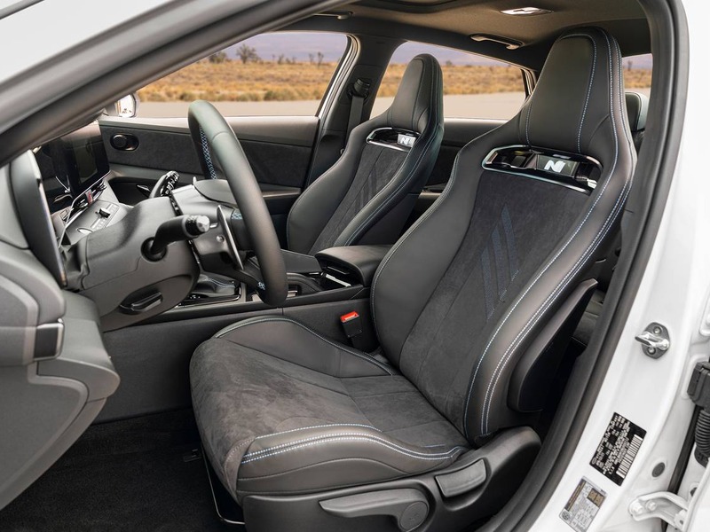 Ziyarah Taxi Sedan private transfer up to 4 passengers