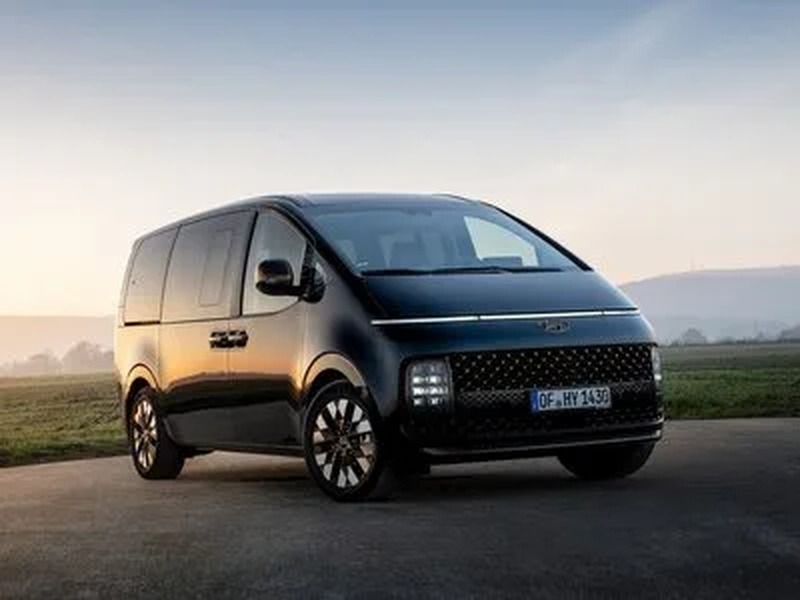 Hyundai Staria for Ziyarat taxi tour up to 7 passengers